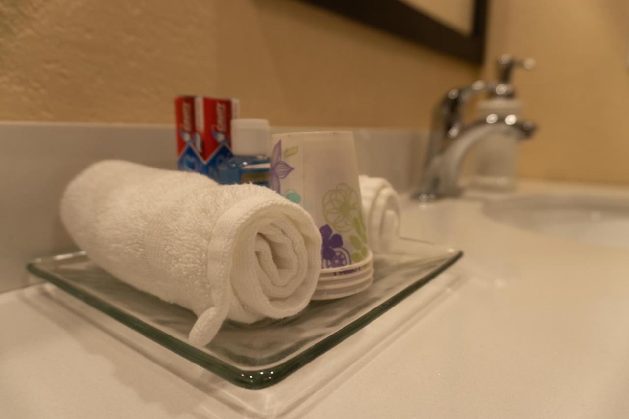 Trinity Escapes - Two Bedroom Two Bathroom Full Apartment Near Airport 앵커리지 외부 사진