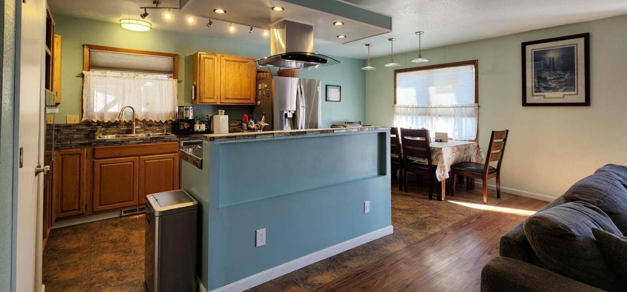 Trinity Escapes - Two Bedroom Two Bathroom Full Apartment Near Airport 앵커리지 외부 사진