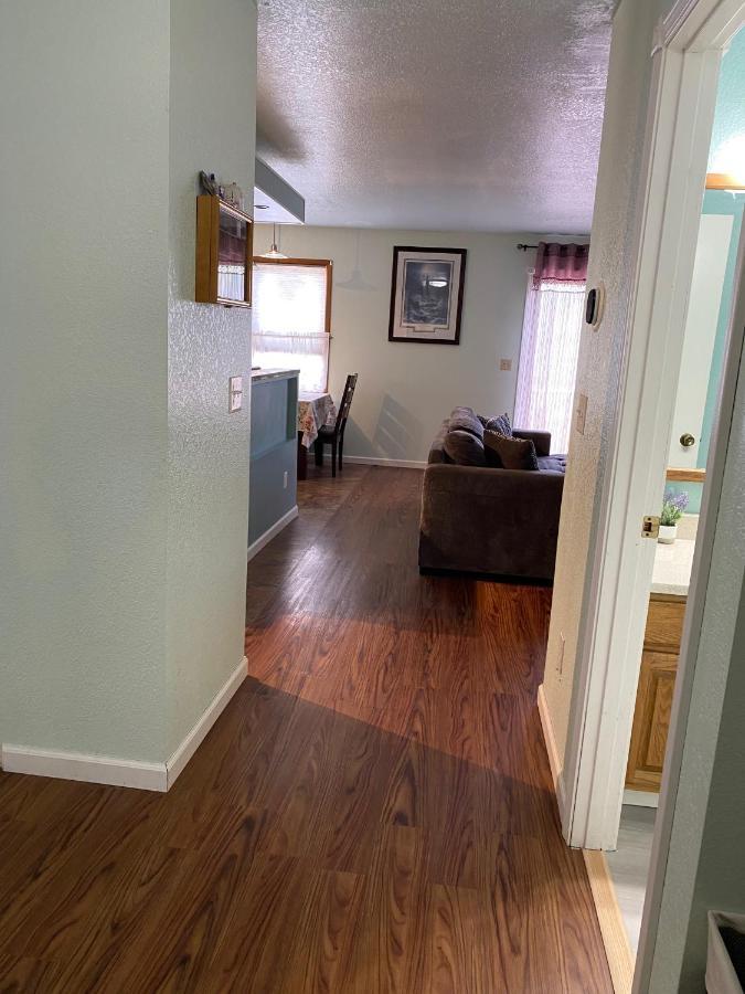 Trinity Escapes - Two Bedroom Two Bathroom Full Apartment Near Airport 앵커리지 외부 사진